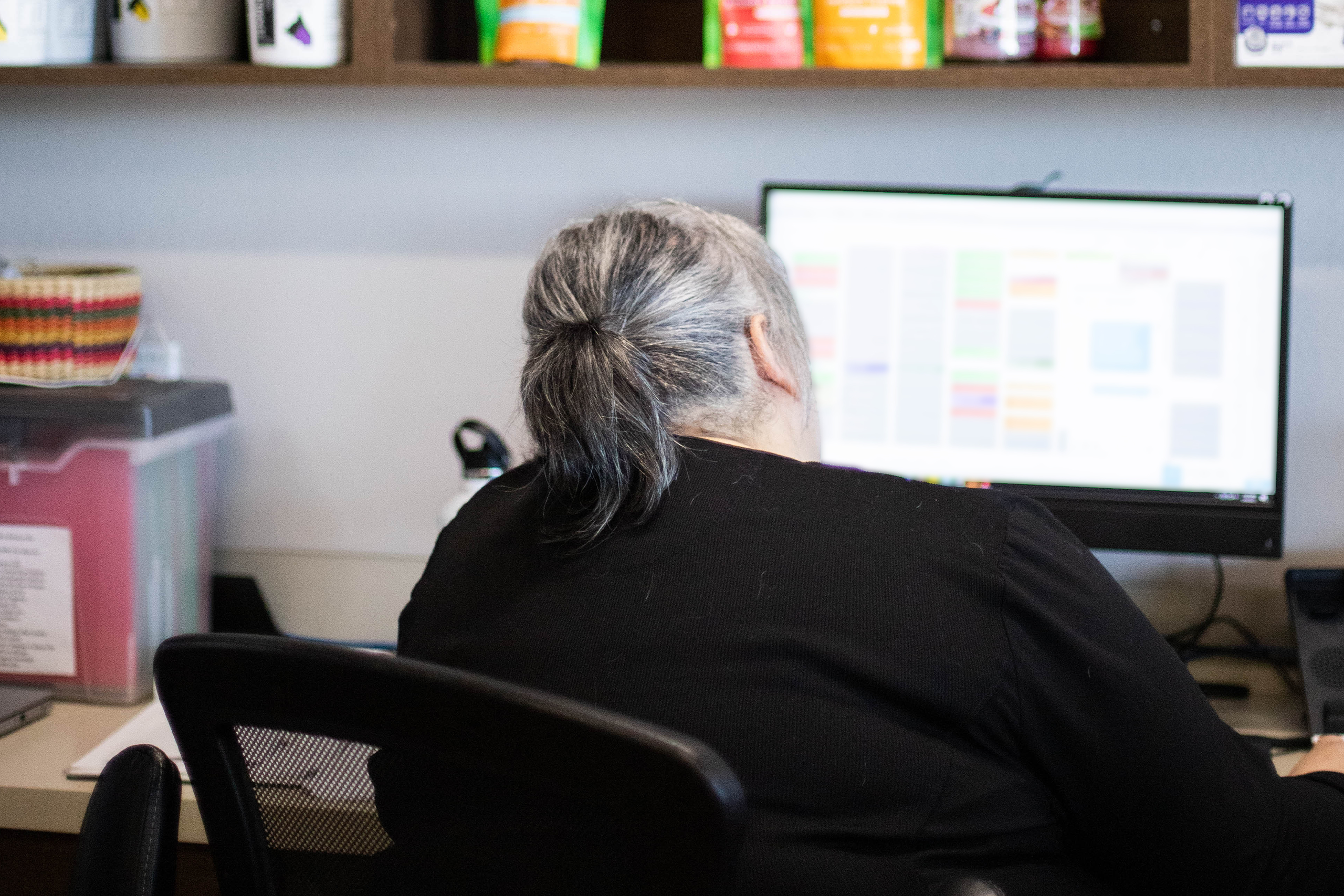 Veterinary CSR using the computer at the front desk