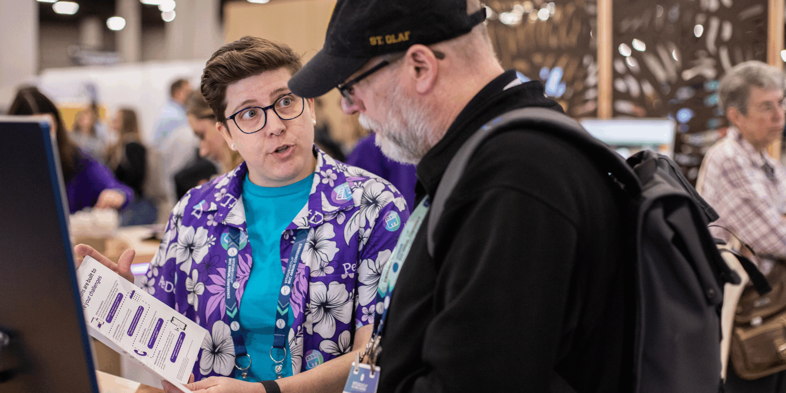 Image of PetDesk Rep chatting with a prospective client at a tradeshow